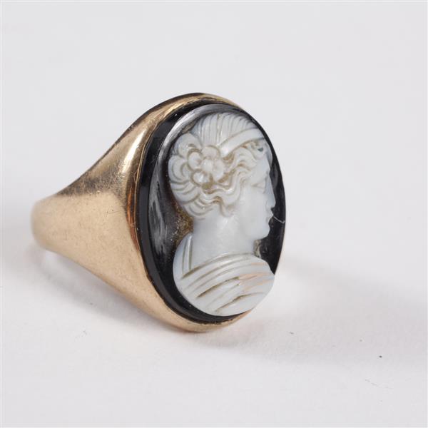 Appraisal: Yellow gold k Antique Onyx Cameo Ring dwt Size