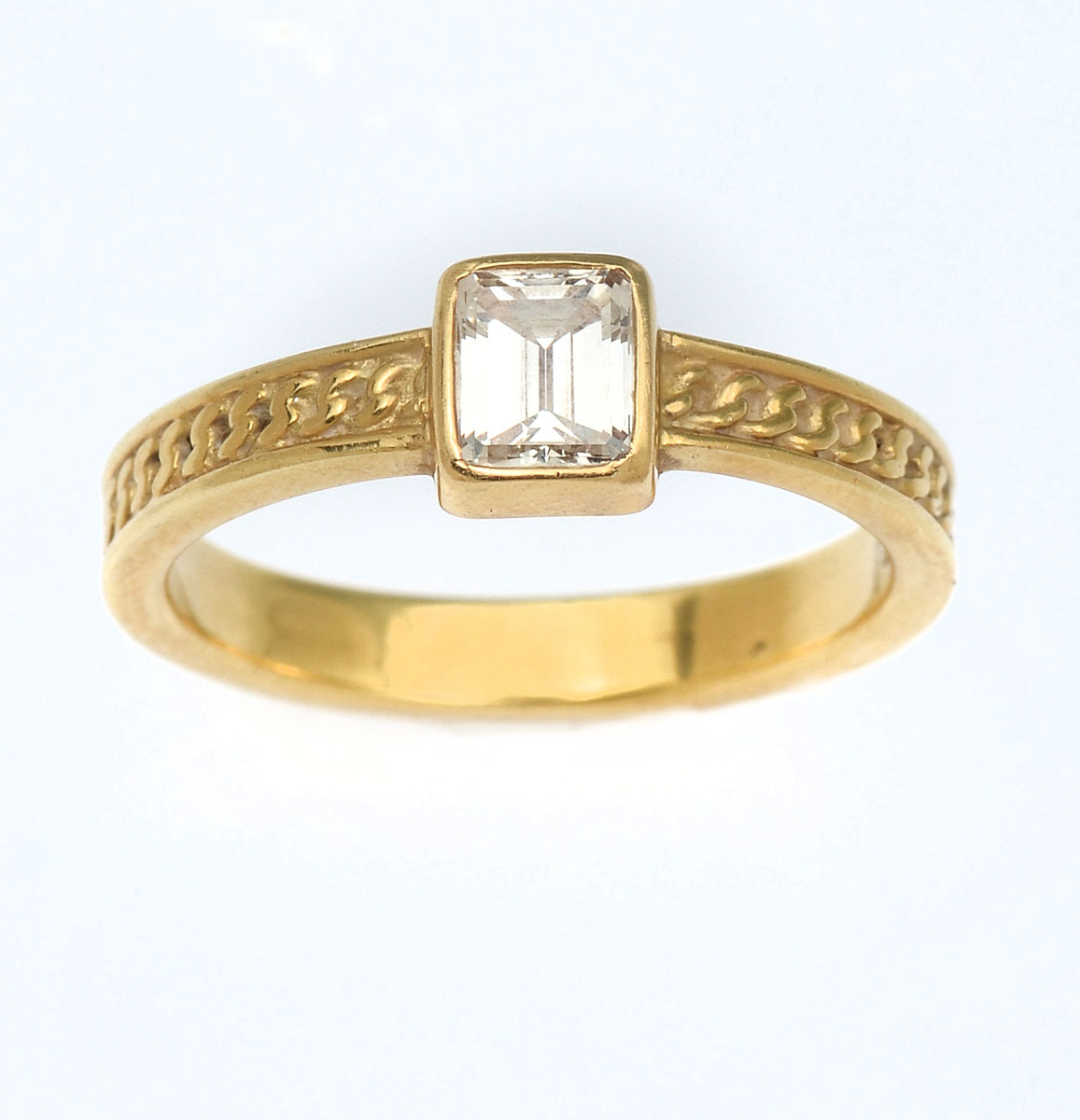 Appraisal: K CTW DIAMOND RING K yellow gold diamond ring contains