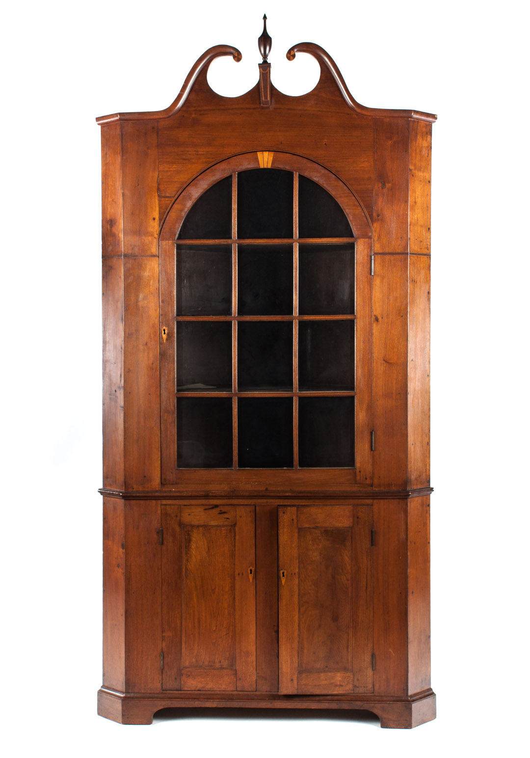 Appraisal: Federal walnut corner cupboard Southern circa single-piece with broken arch