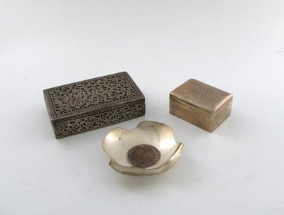 Appraisal: A mixed lot of silver items comprising a two handled