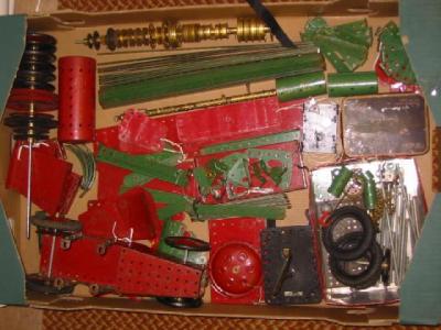 Appraisal: A quantity of Meccano parts mainly maroon and green P