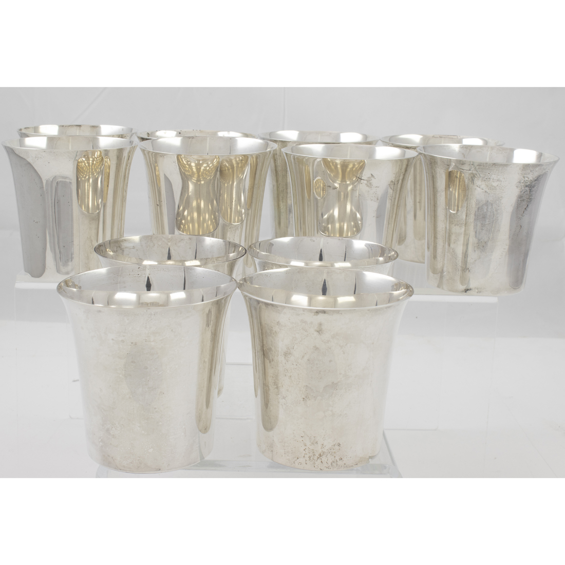 Appraisal: A SET OF SYMTH STERLING BEAKERS A Set of Symth