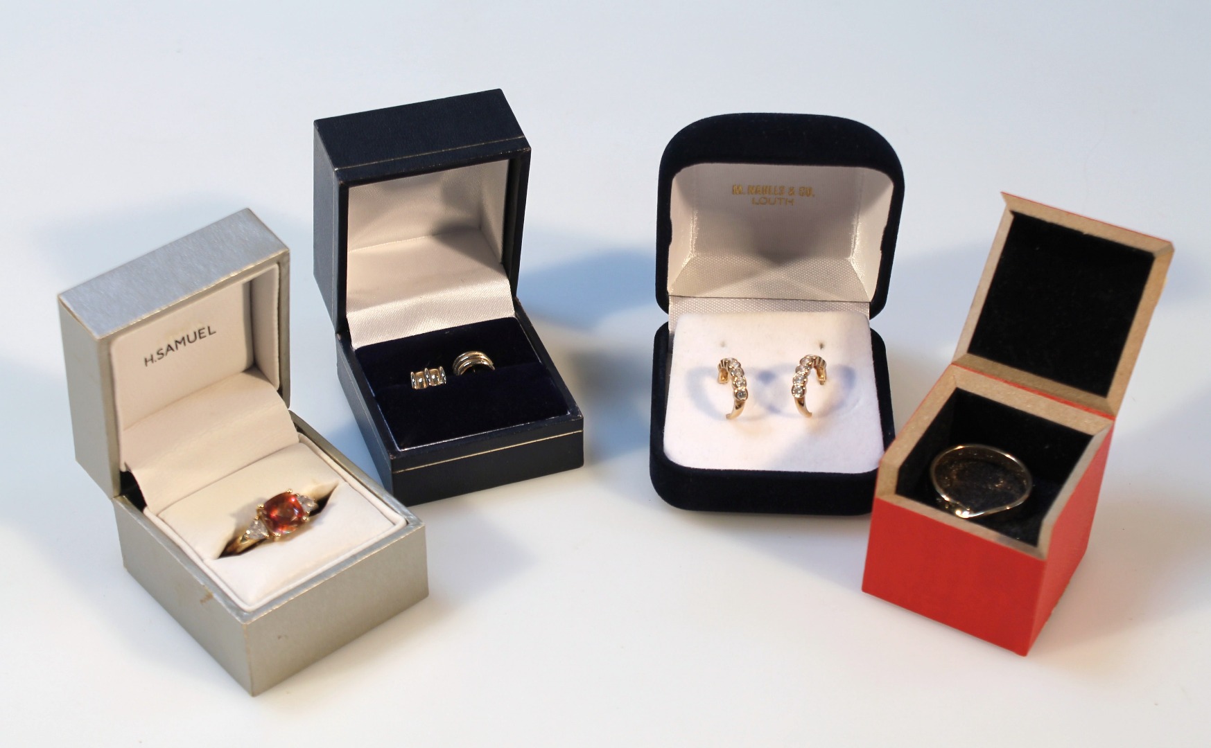 Appraisal: Various jewellery to include a twist ring set with small