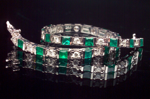 Appraisal: DIAMOND AND EMERALD Line bracelet in k white gold Circular-cut