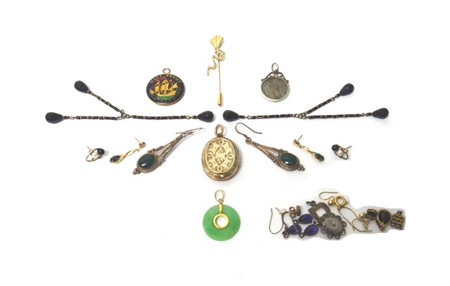 Appraisal: A group of jewellery comprising an oval gold back and