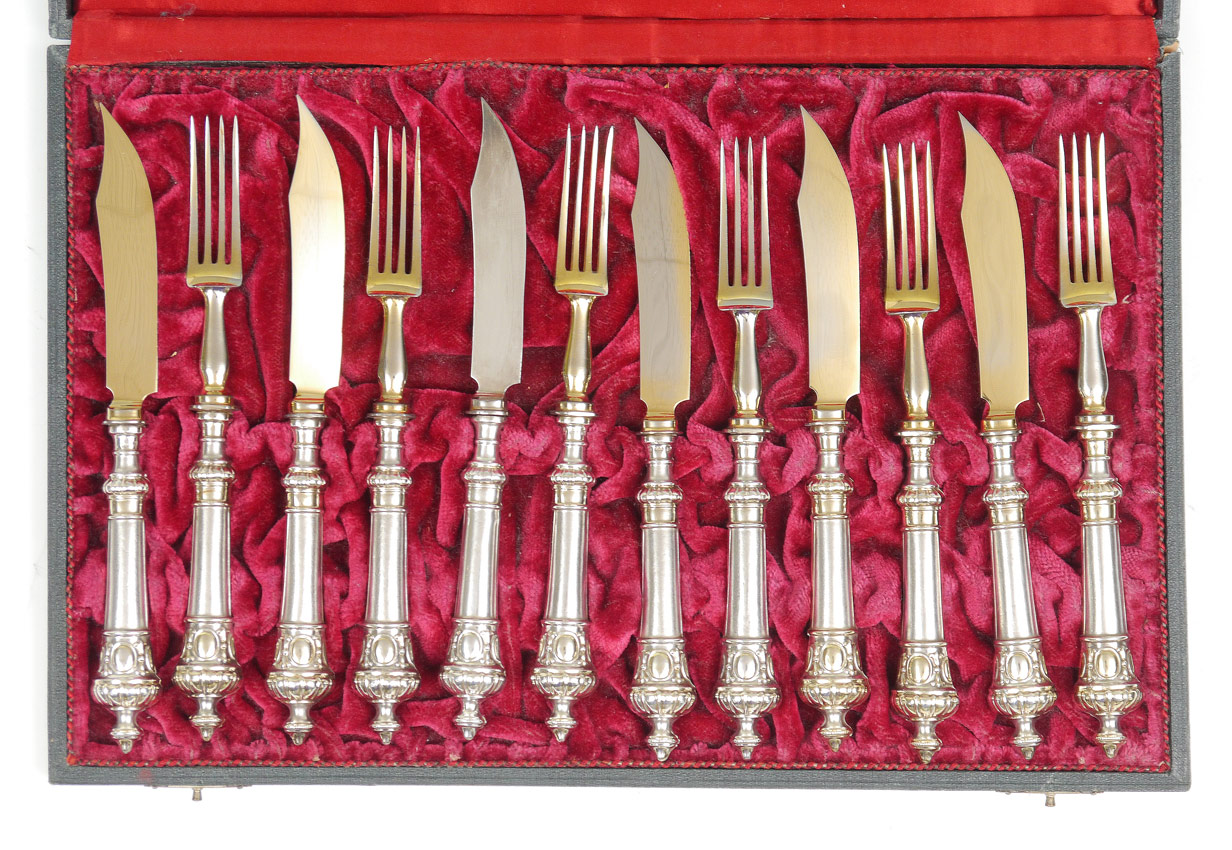 Appraisal: GERMAN FINE SILVER FRUIT SET IN PRESENTATION BOX piece knives