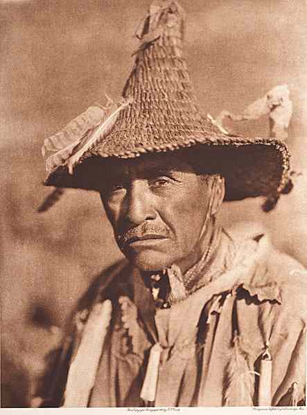 Appraisal: Edward Curtis Photogravure Klamath Warrior Head-dress from Portfolio and printed