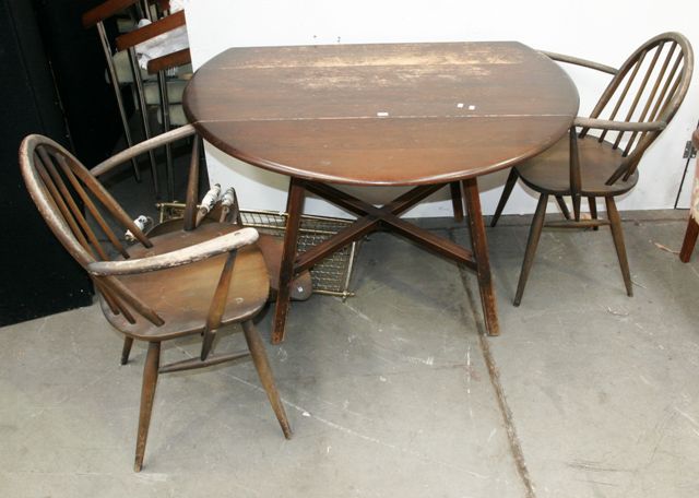 Appraisal: An oak kitchen table with two chairs