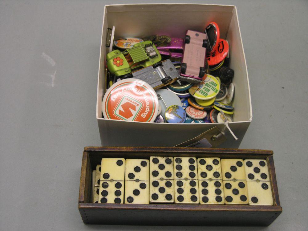 Appraisal: A domino set in wood case and a collection of