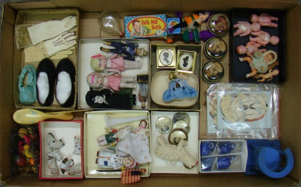 Appraisal: Lot of minis Renwall babies bisque immobiles Betty Boop type