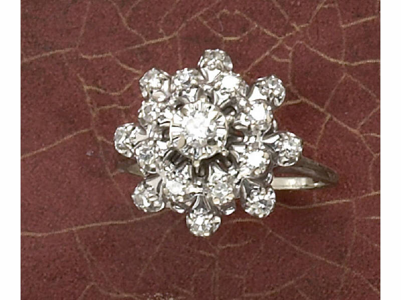 Appraisal: DIAMOND CLUSTER RING k white gold ring in raised snowflake