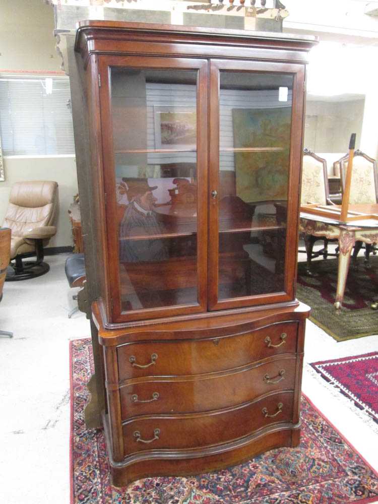 Appraisal: FEDERAL STYLE MAHOGANY CHINA CABINET ON CHEST American mid- th