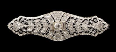 Appraisal: Vintage filigree brooch central old European-cut diamond estimated weight cts