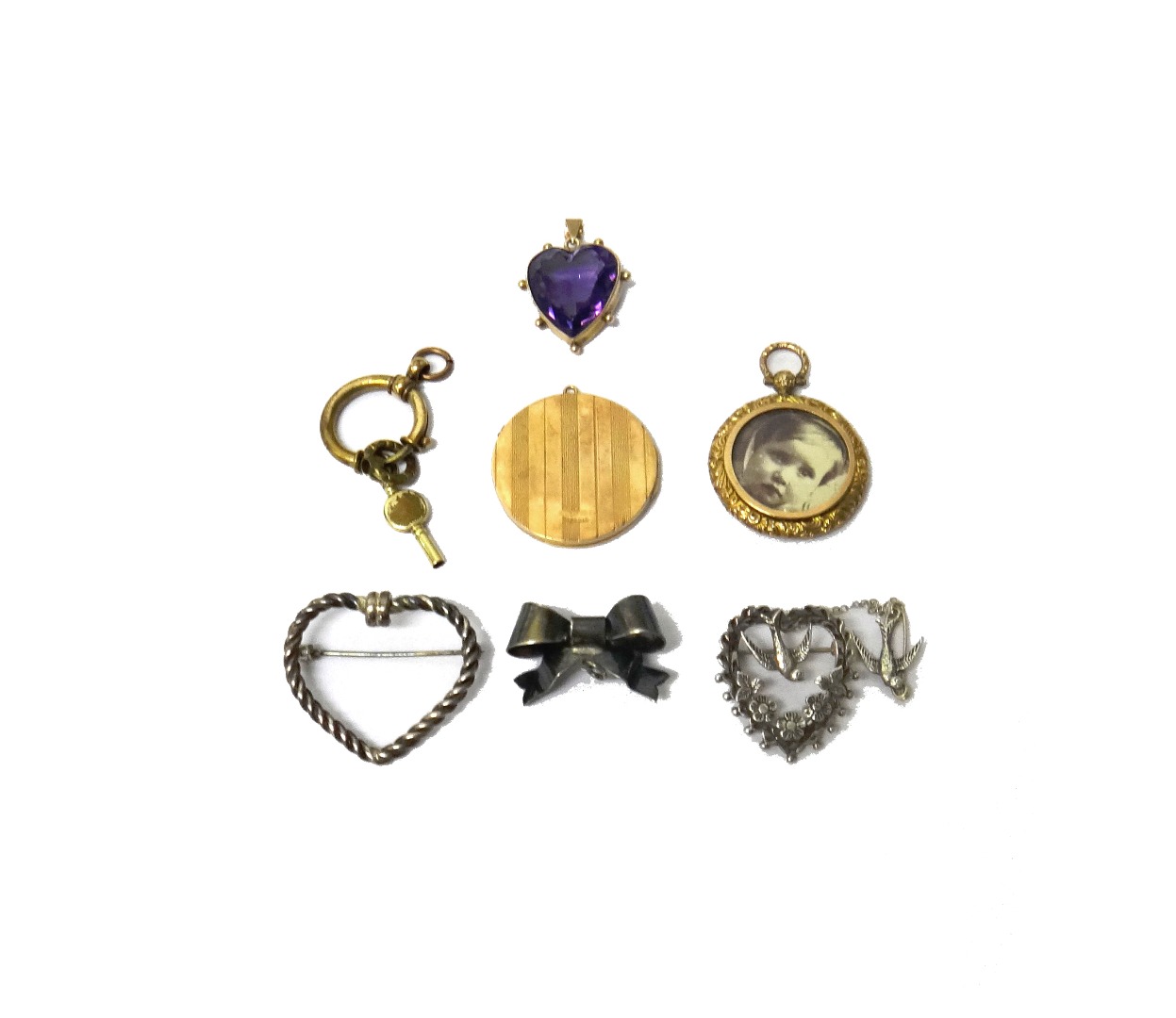 Appraisal: A gold and amethyst set single stone pendant mounted with