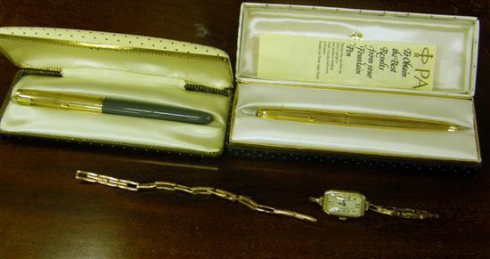 Appraisal: A LADY'S GOLD BRACELET WATCH ct and a gold strap