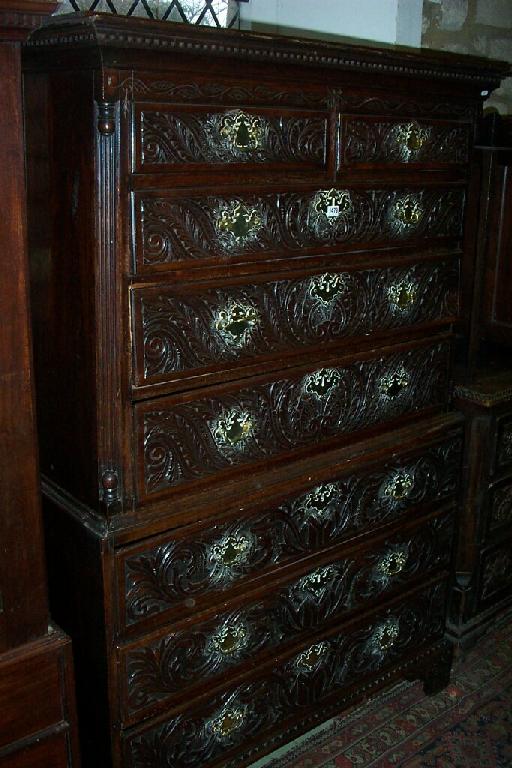 Appraisal: A Georgian oak chest-on-chest of six long and two short