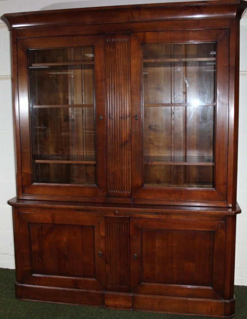 Appraisal: A thC style display cabinet the upper section with an