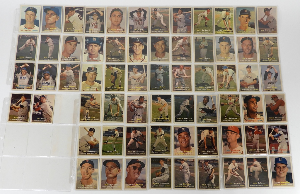 Appraisal: TOPPS BASEBALL CARDS United States A group of Topps baseball