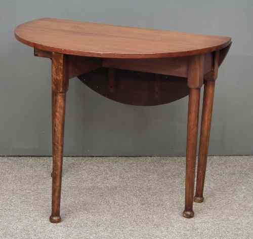 Appraisal: A mahogany oval dropleaf cottage dining table of George II