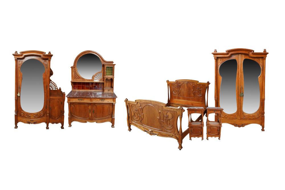 Appraisal: ART NOUVEAU CARVED OAK BEDROOM SETcomprising a bed inches wide