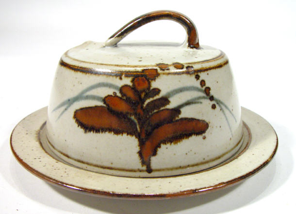 Appraisal: David Leach Lowerdown Studio pottery butter dish and cover impressed