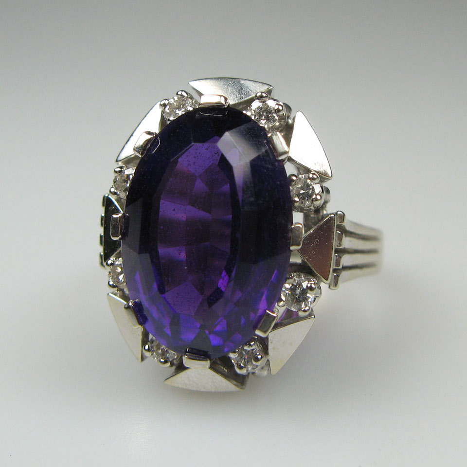 Appraisal: k White Gold Ring set with an oval cut amethyst