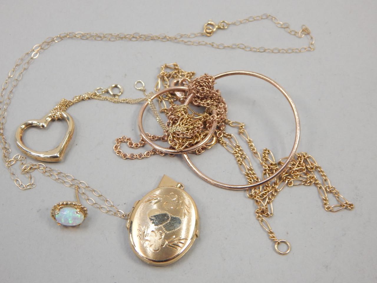 Appraisal: Various scrap items to include a locket hoop earrings fine