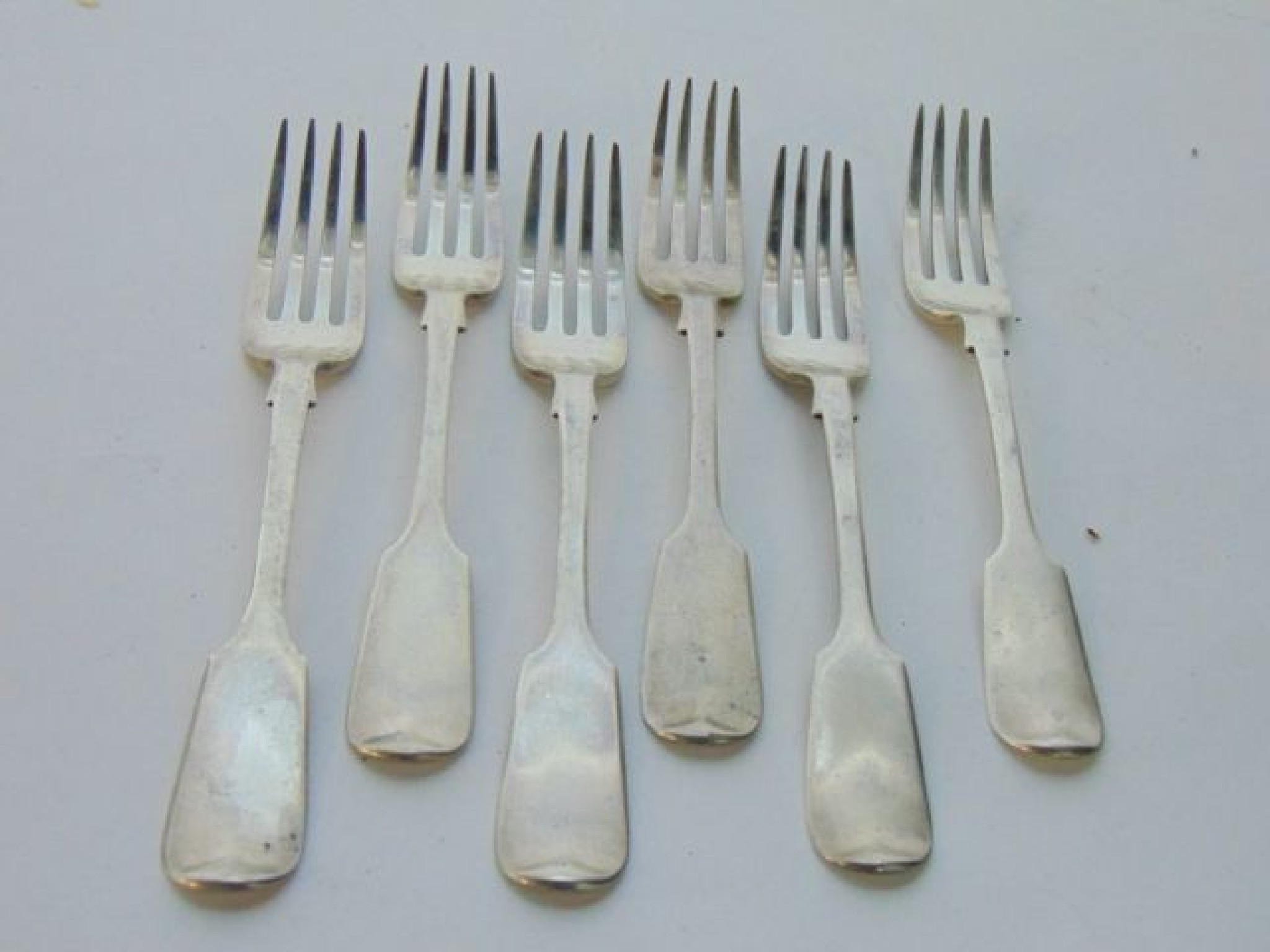 Appraisal: A set of six Victorian silver Fiddle pattern dessert forks