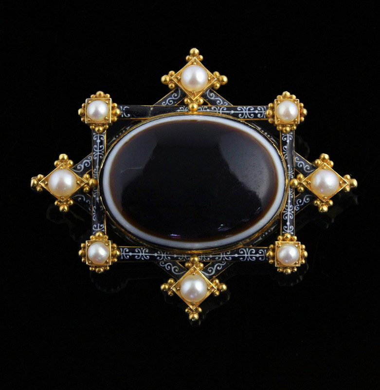 Appraisal: An agate pearl and enamel brooch the central oval agate