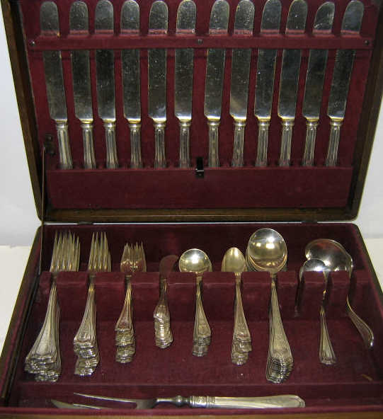 Appraisal: REED BARTON STERLING SILVER FLATWARE Chased Hepplewhite pattern a service