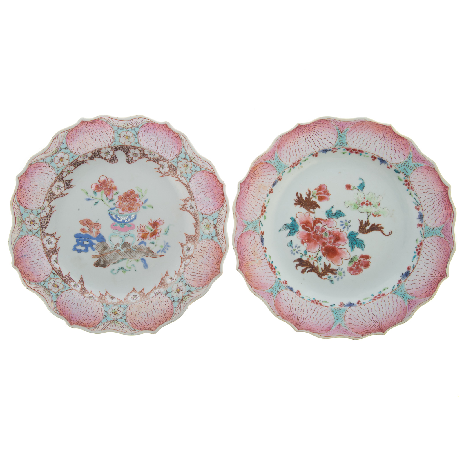 Appraisal: A PAIR OF CHINESE EXPORT FAMILLE ROSE LOTUS PLATES Early