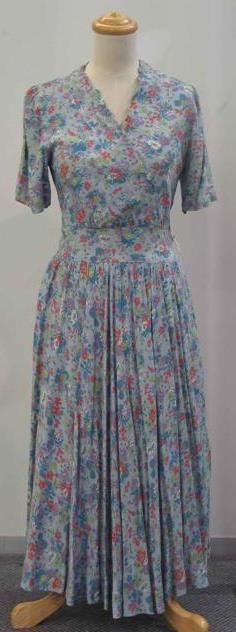 Appraisal: Day dress in blue floral printed cotton with cross over