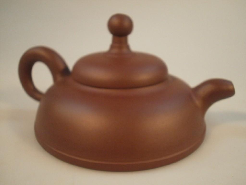 Appraisal: A Chinese Xixing squat stoneware teapot