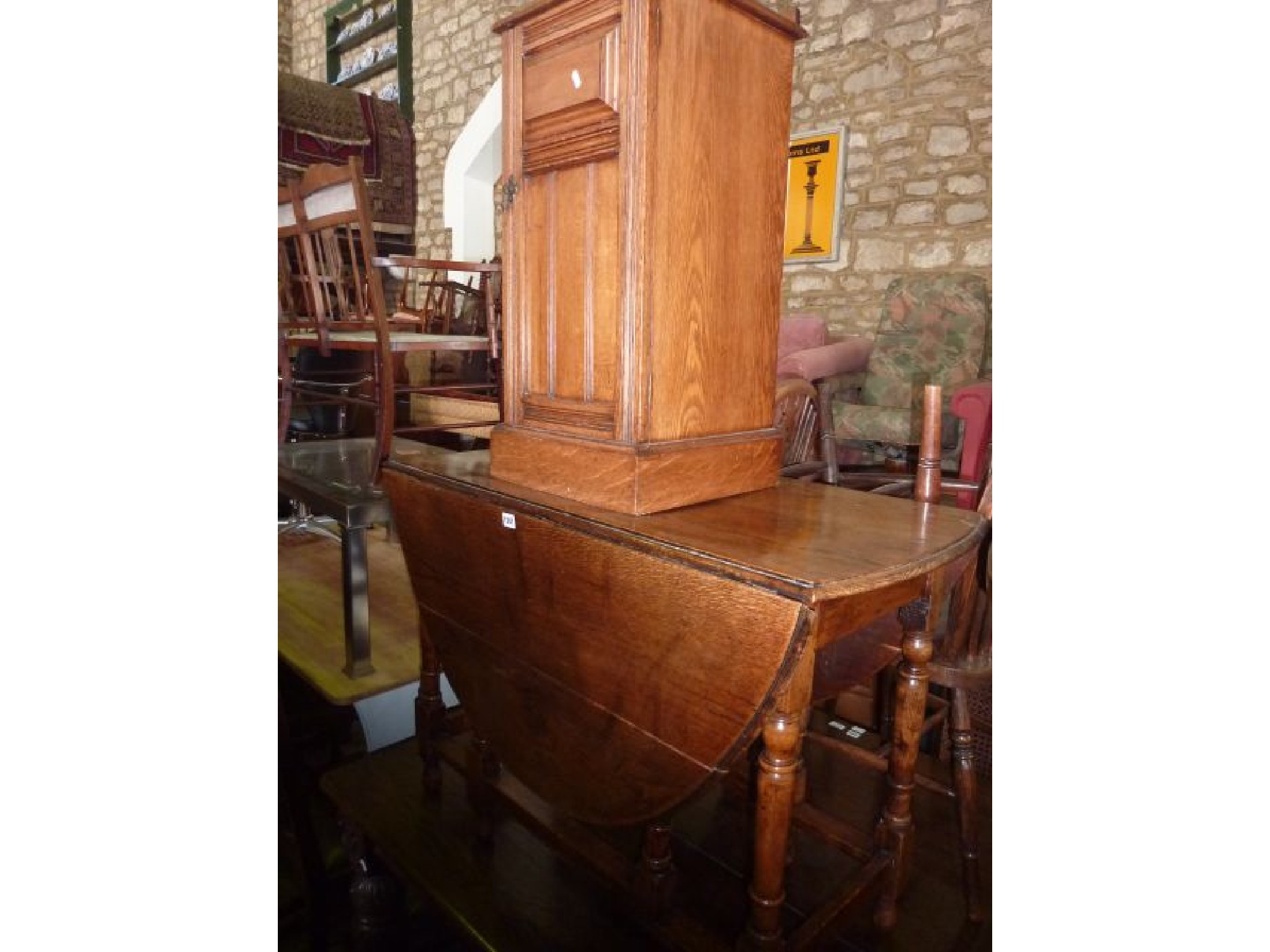 Appraisal: An oak gateleg dining table of usual form together with