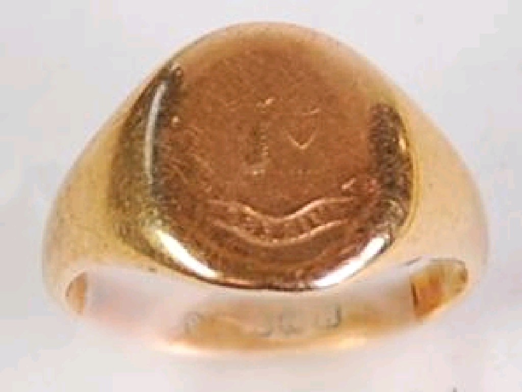 Appraisal: VICTORIAN ct GOLD SIGNET RING engraved with crest and motto