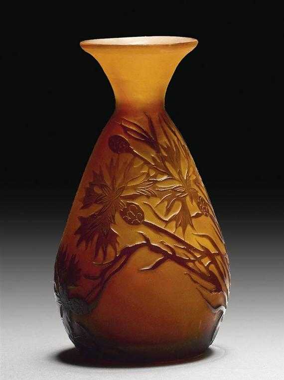 Appraisal: EMILE GALLE PETIT VASE vers Verre orange doubl bordeaux grav