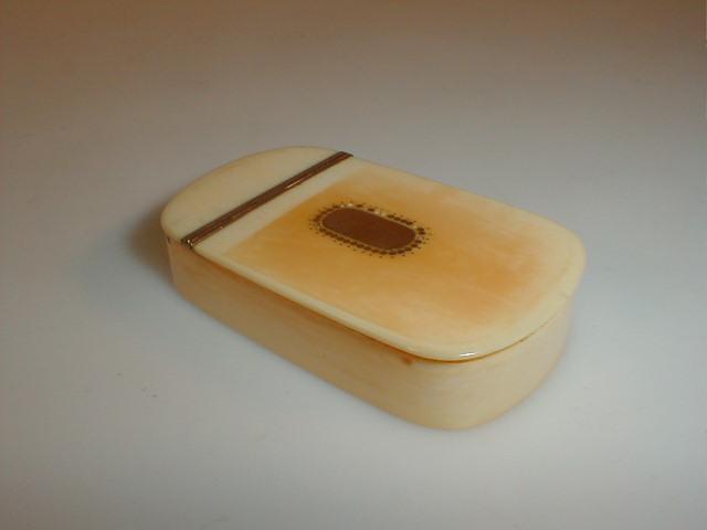 Appraisal: Georgian ivory snuff box with gold hinge and plain gold