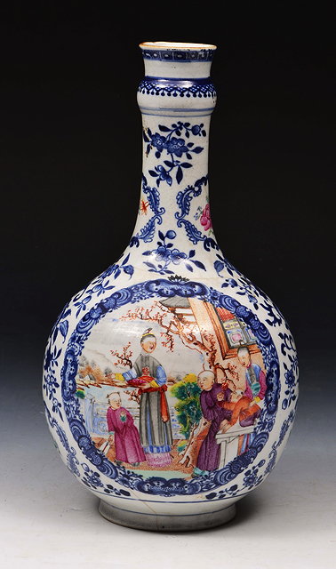 Appraisal: A CHINESE QIANLONG PORCELAIN BOTTLE VASE with mandarin pattern figure