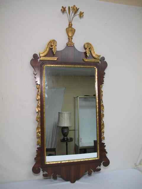 Appraisal: Mid century reproduction of an Old Sturbridge Federal period mirror