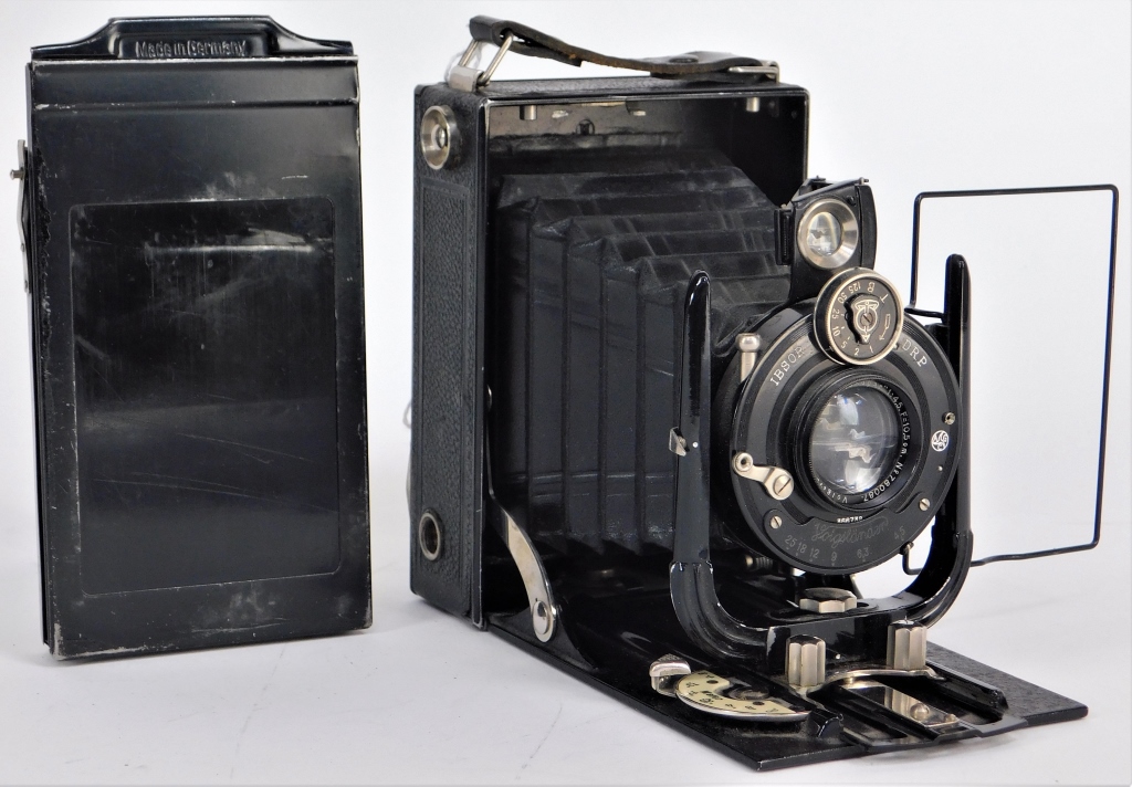 Appraisal: VOIGTL NDER VAG X FOLDING PLATE CAMERA Voigtl nder VAG