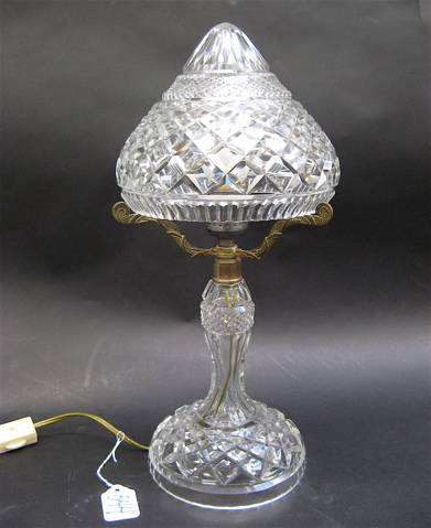 Appraisal: AN AMERICAN CLEAR CUT GLASS TABLE LAMP c The curved