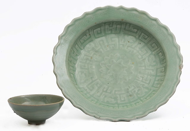 Appraisal: A Chinese celadon bowlSong dynasty - with underglaze floral decoration