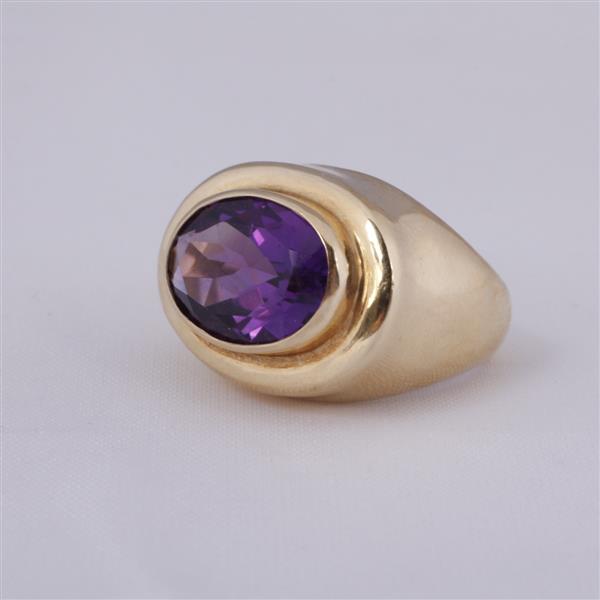 Appraisal: Yellow gold k vintage modern faceted oval amethyst estate ring