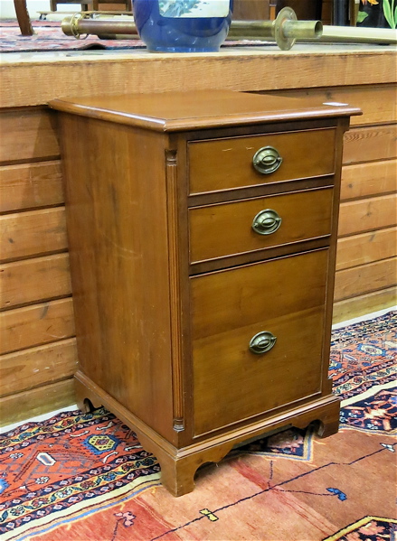 Appraisal: FEDERAL STYLE MAHOGANY CELLARET American late th century a -drawer