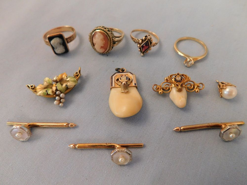 Appraisal: LOT VICTORIAN GOLD JEWELRY Group Victorian gold jewelry including rings