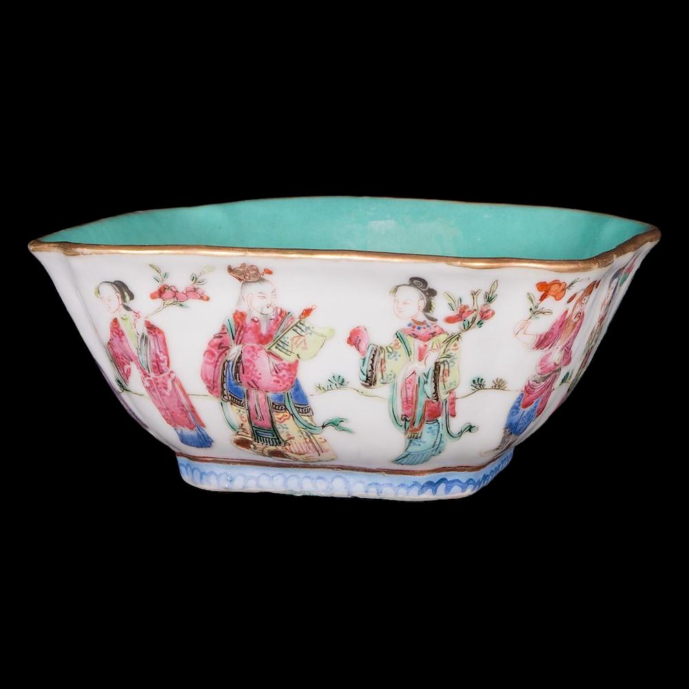 Appraisal: th century Chinese bowl thcentury Chinese porcelain bowl with painted