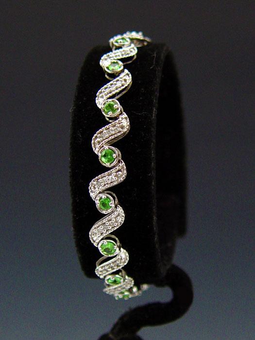 Appraisal: K DIAMOND TSAVORITE BRACELET K white gold bracelet contains fifty