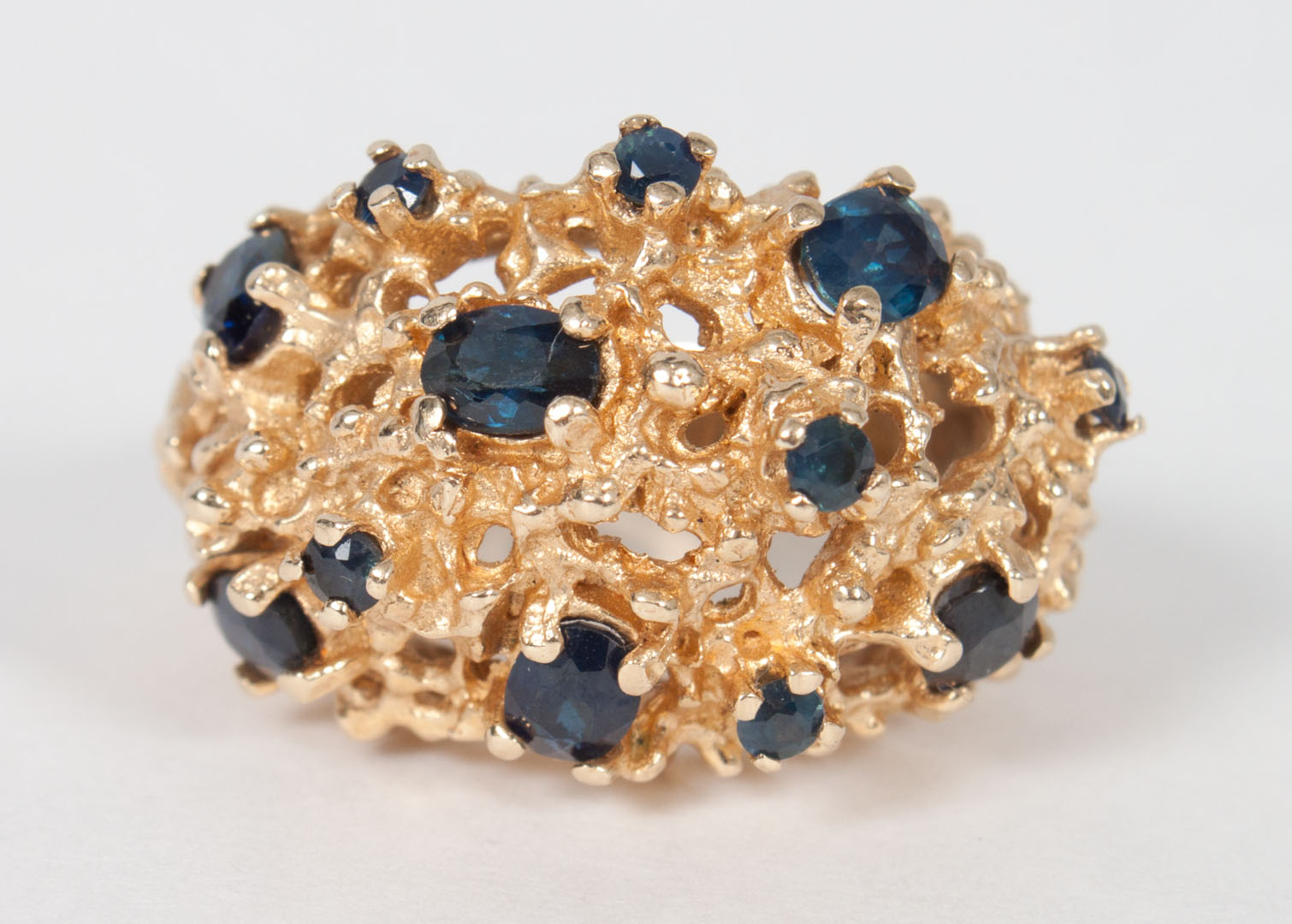 Appraisal: Italian K gold sapphire dinner ring size grams