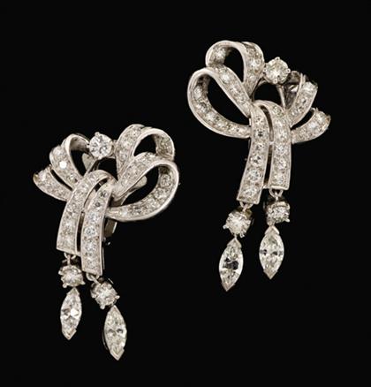 Appraisal: karat white gold diamond ribbon earrings retro Each set with