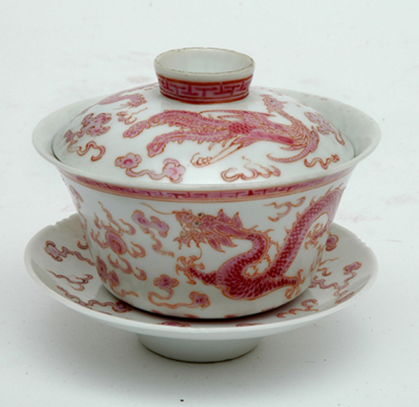 Appraisal: FIVE CHINESE PORCELAIN TEA BOWLS AND COVERS ON STANDS Guangxu